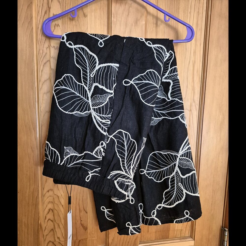 Chico's embroidered wide-leg cropped pants, black/neutral, sizes M and L - Picture 2 of 10